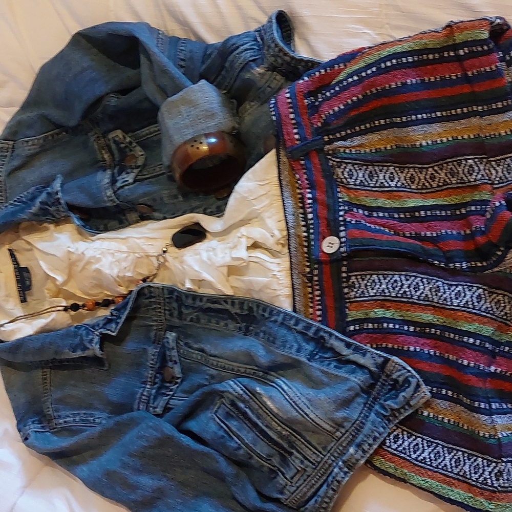 XS Shorts in a cool print - Picture 1 of 3